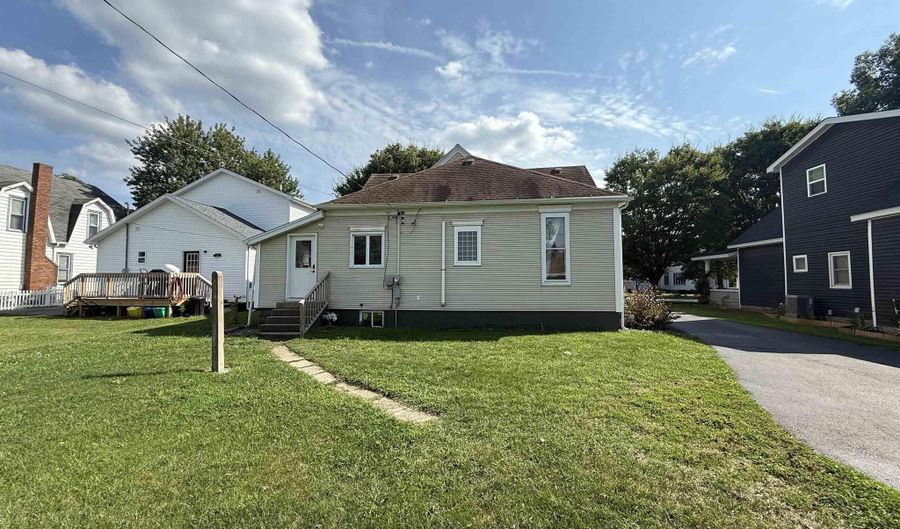 306 E Rochester St, Akron, IN 46910 - 3 Beds, 1 Bath