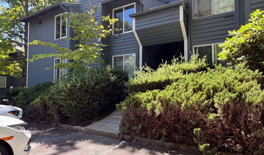 650 SW Meadow Dr 209, Beaverton, OR 97006 - 3 Beds, 2 Bath