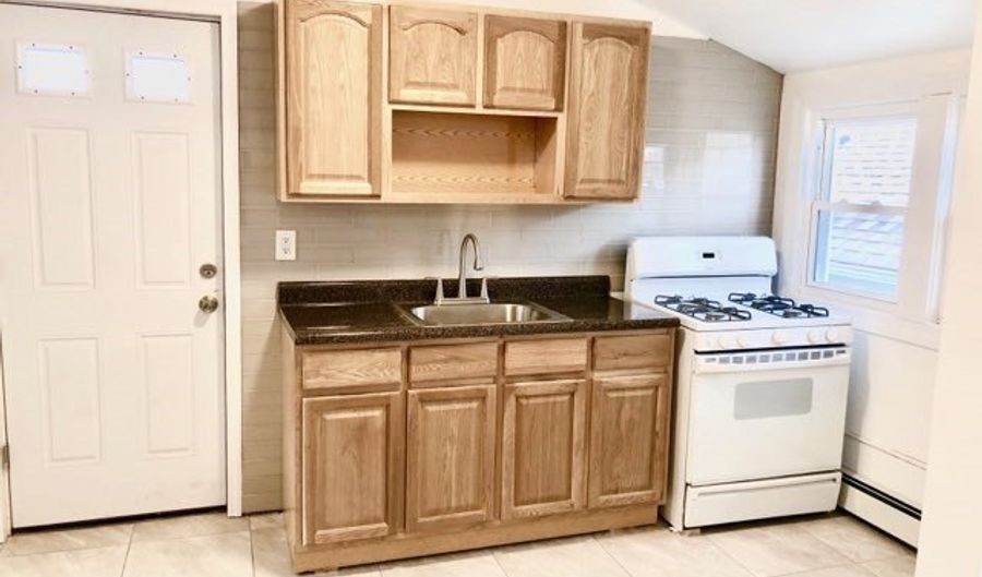 24 OBRIEN Ct, Bayonne, NJ 07002 - 2 Beds, 1 Bath