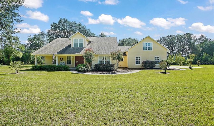 11348 VALLEY VIEW Dr, Howey In The Hills, FL 34737 - 4 Beds, 3 Bath