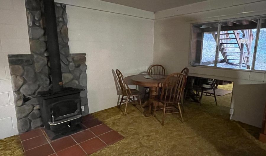 2444 Middle Dr, Arnold, CA 95223 - 2 Beds, 1 Bath