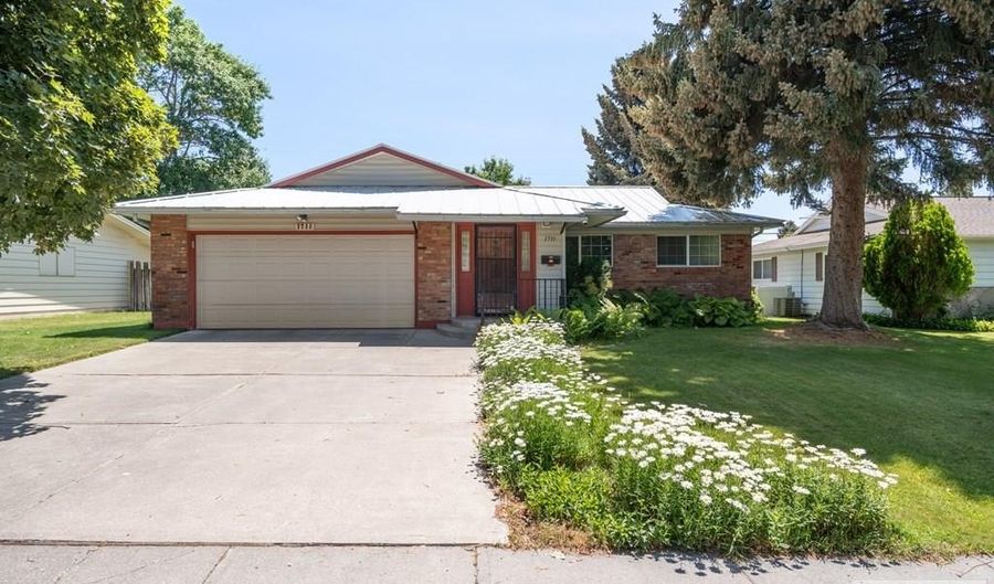 1711 Whitney St, Idaho Falls, ID 83402 - 3 Beds, 3 Bath