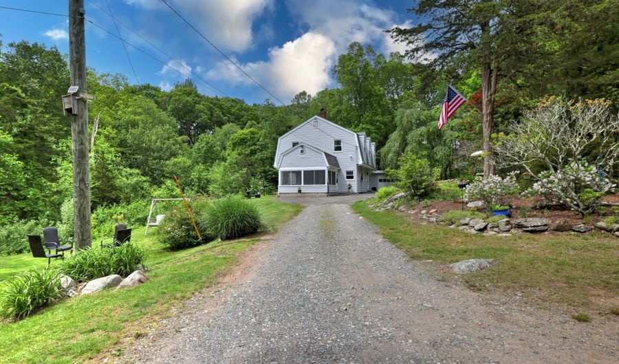 8 Whippoorwill Ln, Bethany, CT 06524 - 4 Beds, 2 Bath