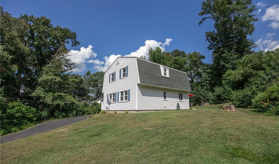 10 Sterling Dr, New Milford, CT 06776 - 3 Beds, 2 Bath