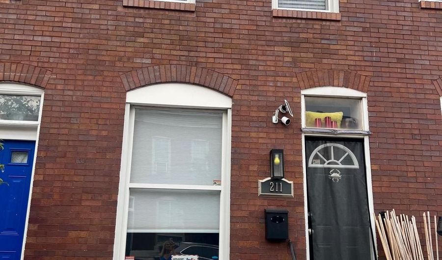 211 S ROBINSON St, Baltimore, MD 21224 - 3 Beds, 3 Bath