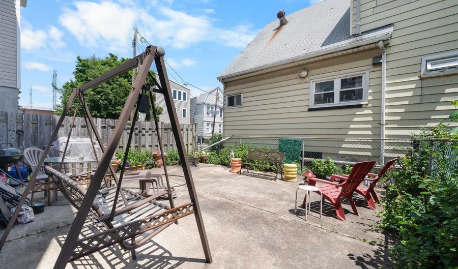 13 W 27TH St 2, Bayonne, NJ 07002 - 3 Beds, 1 Bath