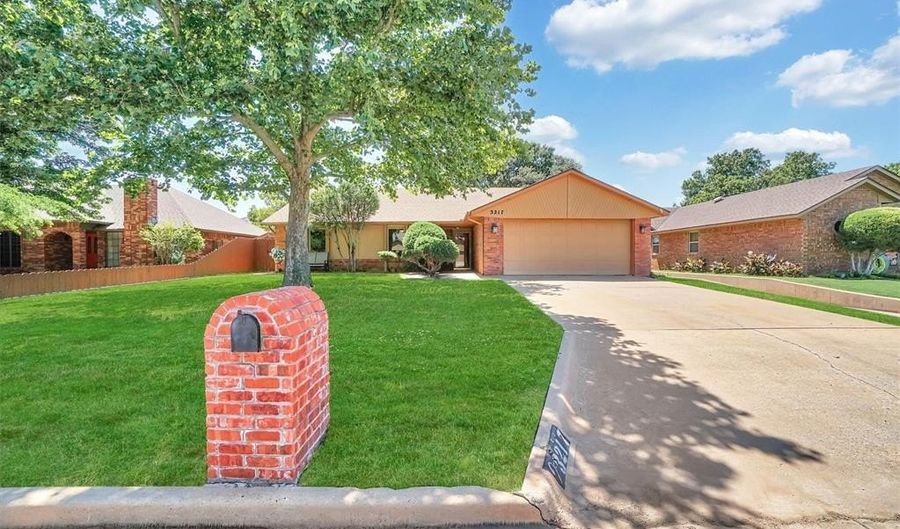 3217 Quail Cir, Altus, OK 73521 - 3 Beds, 2 Bath