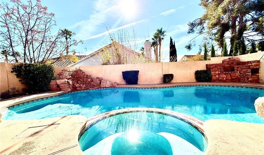 10001 Coral Sands Dr, Las Vegas, NV 89117 - 4 Beds, 3 Bath
