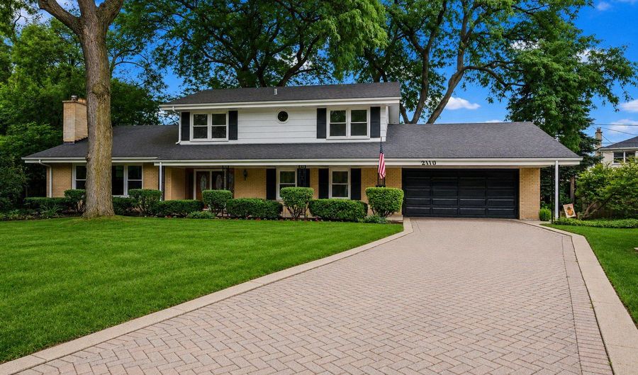 2110 E Eastman Ct, Arlington Heights, IL 60004 - 5 Beds, 4 Bath