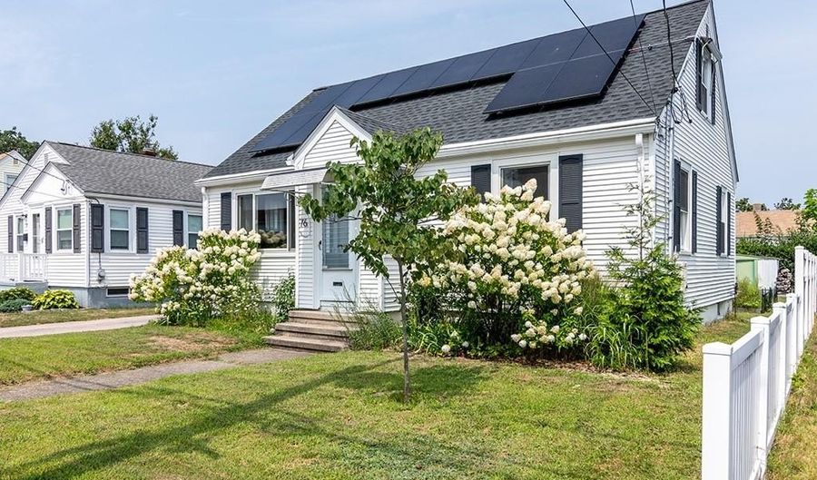 76 Burbank St, Cranston, RI 02910 - 3 Beds, 1 Bath