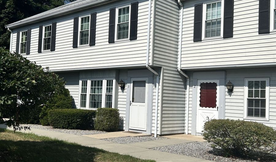 3 Founders Rd 3, Clinton, CT 06413 - 2 Beds, 3 Bath