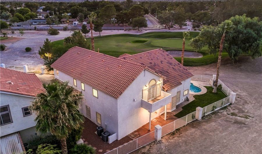 5152 Forest Oaks Dr, Las Vegas, NV 89149 - 4 Beds, 4 Bath