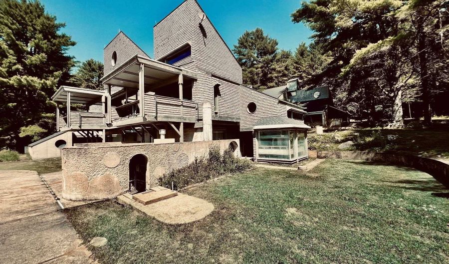 435 Avery Hill Rd, Alton, NH 03810 - 3 Beds, 6 Bath