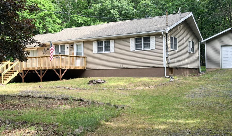 32 Shawnee Trl, Albrightsville, PA 18210 - 3 Beds, 2 Bath
