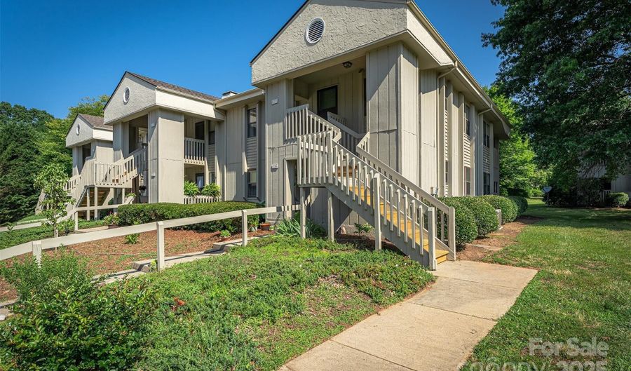 806 Abbey Cir, Asheville, NC 28805 - 2 Beds, 2 Bath