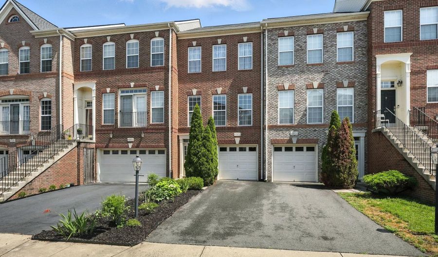 41902 BERYL Ter, Aldie, VA 20105 - 4 Beds, 4 Bath