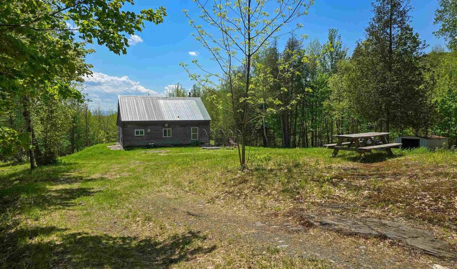 990 Daniels W Rd, Albany, VT 05820 - 2 Beds, 1 Bath