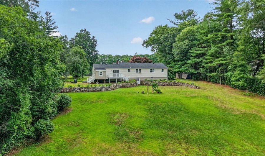 8 Charlotte Dr, Andover, MA 01810 - 3 Beds, 2 Bath