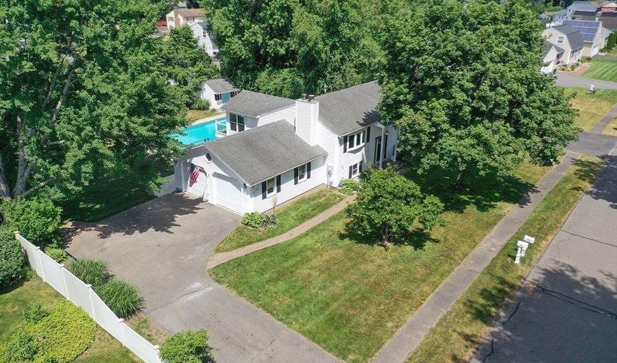 123 Mallard Cir, Agawam, MA 01001 - 5 Beds, 2 Bath