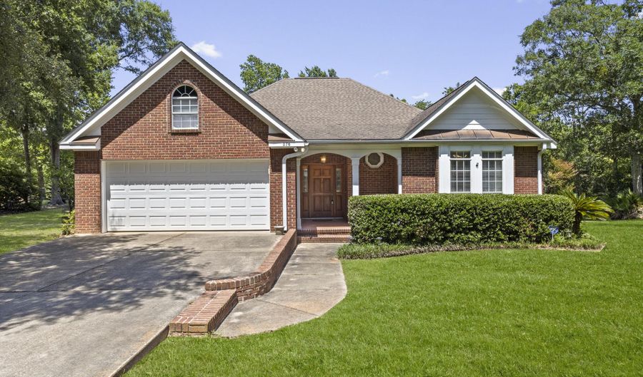 376 Lakeview Blvd, Biloxi, MS 39531 - 3 Beds, 2 Bath