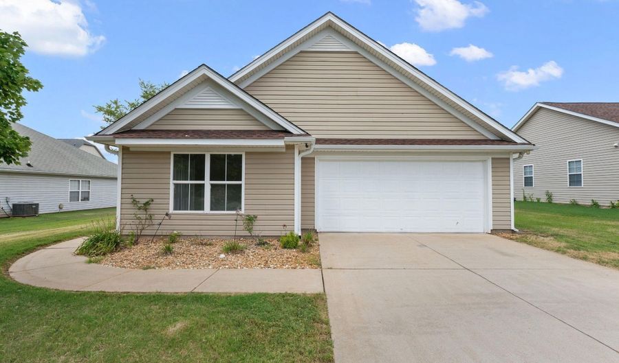 638 Branch View Dr, Boiling Springs, SC 29316 - 3 Beds, 2 Bath