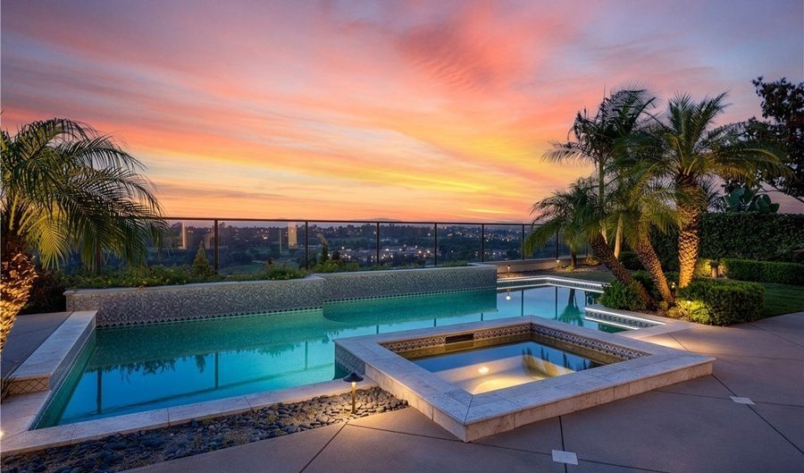 5464 Shannon Rdg, San Diego, CA 92130 - 5 Beds, 5 Bath
