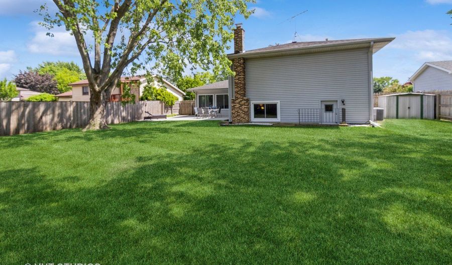 1942 Trail Ridge St, Arlington Heights, IL 60004 - 3 Beds, 2 Bath