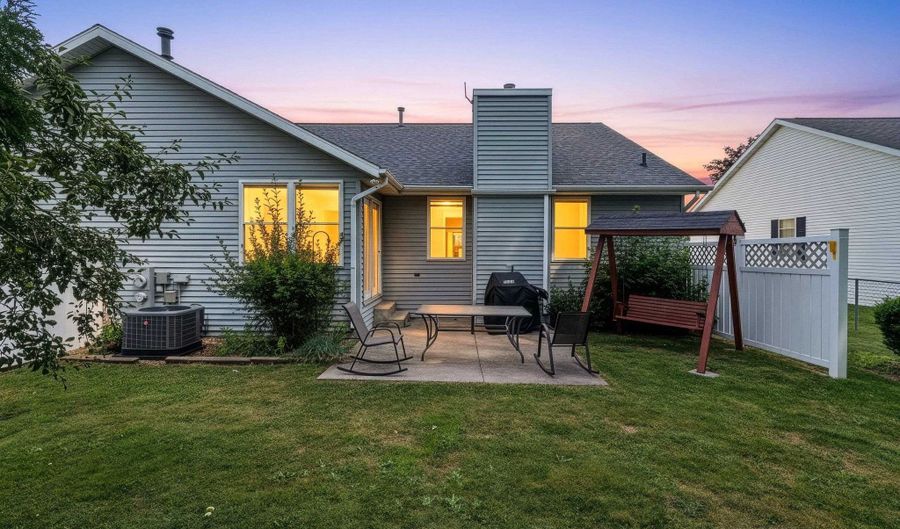 3303 E HEIDEMANN Dr, Appleton, WI 54915 - 3 Beds, 2 Bath