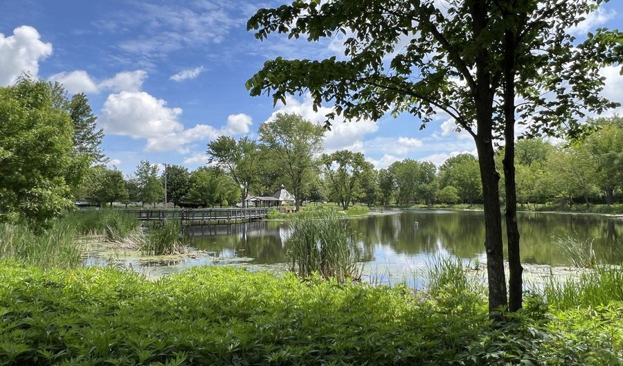 440 W Lake Park Dr, Addison, IL 60101 - 3 Beds, 2 Bath