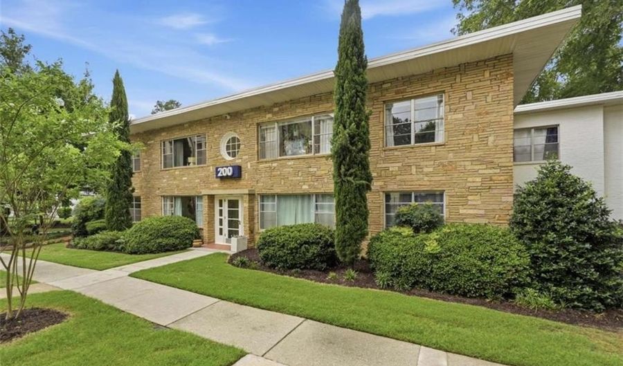 2240 Cheshire Bridge Rd NE 205, Atlanta, GA 30324 - 2 Beds, 1 Bath
