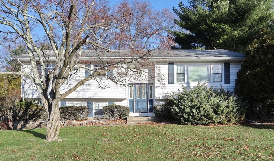 12 Van Gogh Ln, Airmont, NY 10901 - 4 Beds, 3 Bath