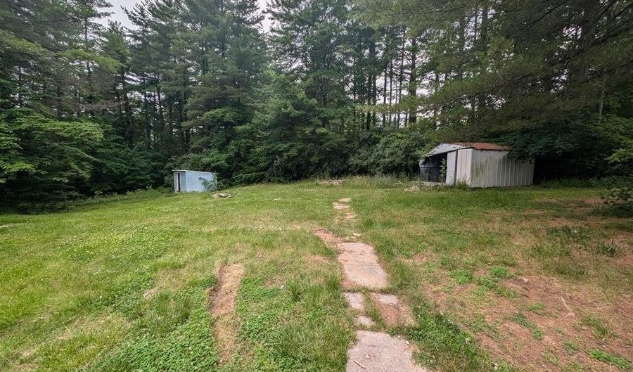 1500 N Algood Dr, Bloomfield, IN 47424 - 3 Beds, 2 Bath