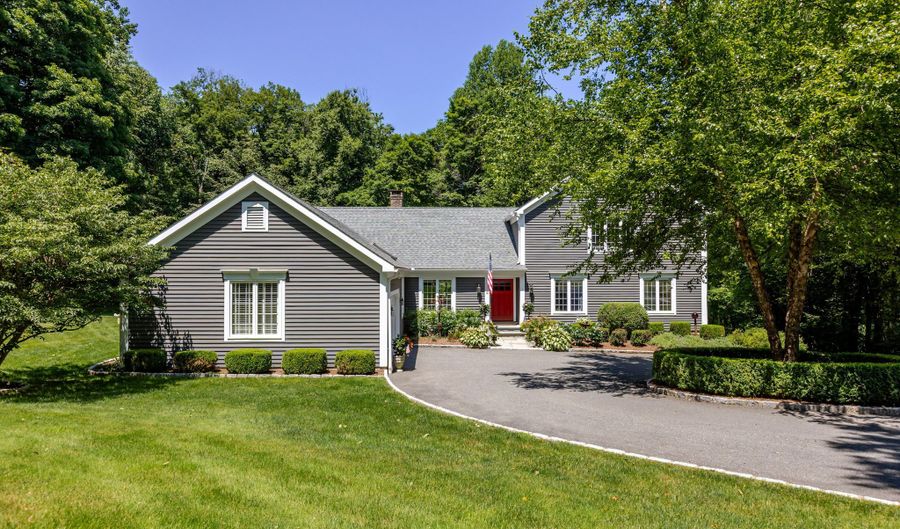 12 Lyndenwood Dr, Brookfield, CT 06804 - 3 Beds, 4 Bath