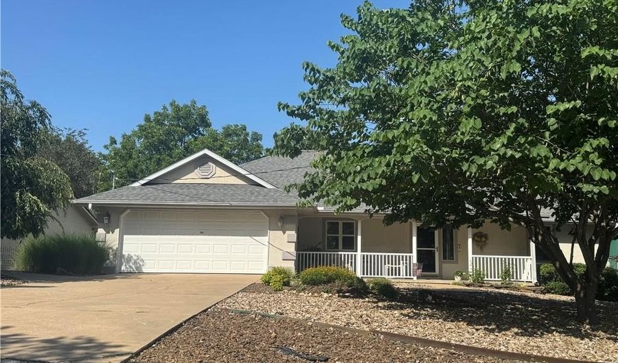 8 Merritt Dr, Bella Vista, AR 72714 - 3 Beds, 2 Bath