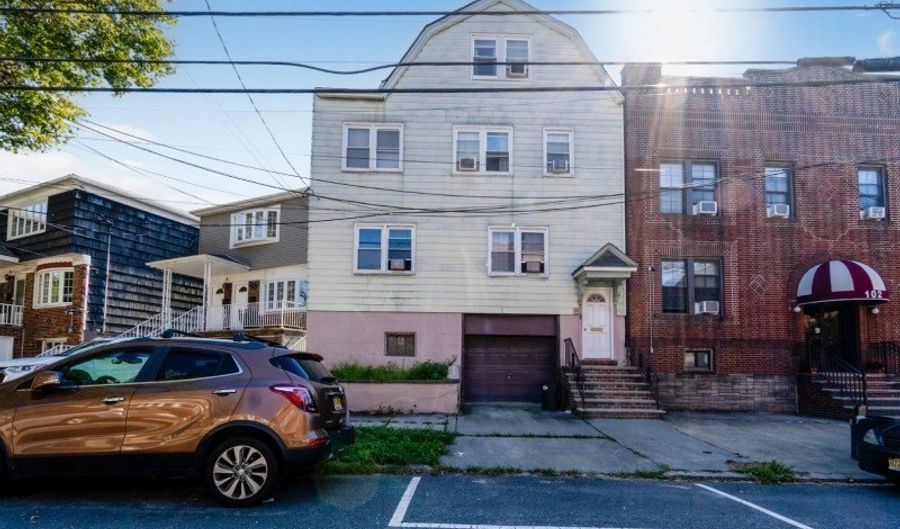 98 W 49Th St, Bayonne, NJ 07002 - 5 Beds, 2 Bath