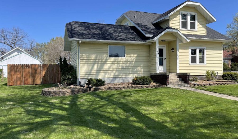 709 S Jones St, Algona, IA 50511 - 3 Beds, 2 Bath