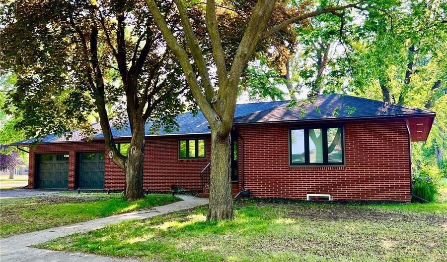 424 S Gaulke St, Appleton, MN 56208 - 2 Beds, 2 Bath