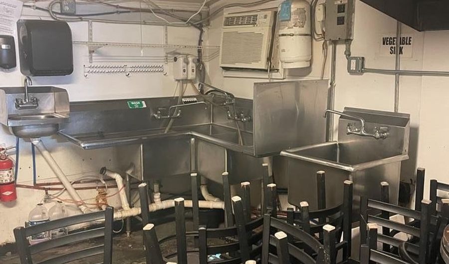 318 Water St, Bainbridge, GA 39817 - 0 Beds, 1 Bath