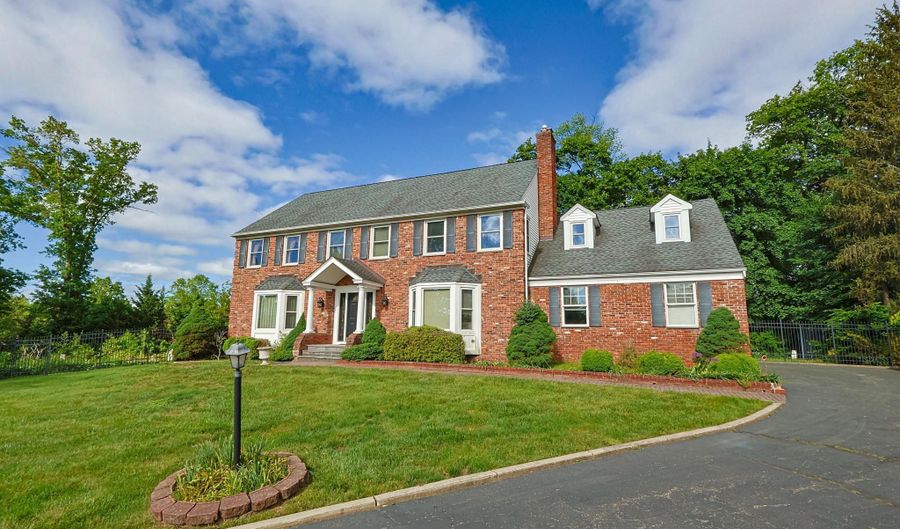 1 WILLOW BROOK Ln, Annandale, NJ 08801 - 4 Beds, 3 Bath