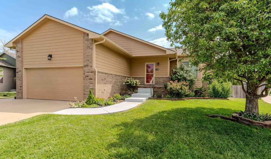 1738 N Black Locust Ct, Andover, KS 67002 - 4 Beds, 3 Bath