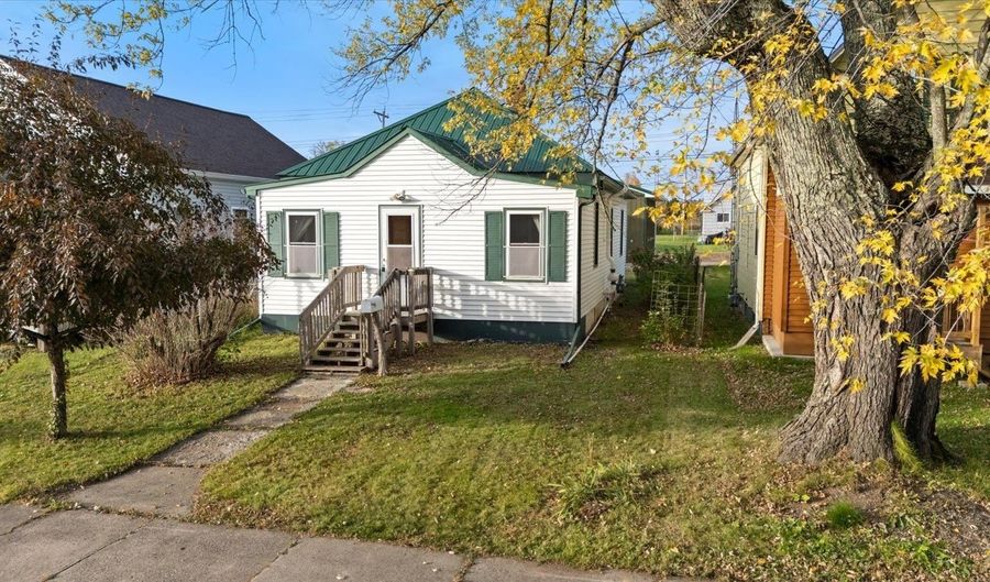 316 W 3rd Ave, Aurora, MN 55705 - 2 Beds, 1 Bath