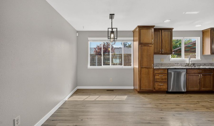 2051 LAFAYETTE St, Albany, OR 97322 - 3 Beds, 3 Bath