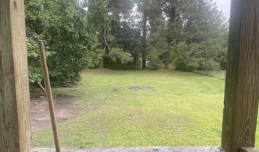 904 W Hemlock St, Andrews, SC 29510 - 2 Beds, 2 Bath