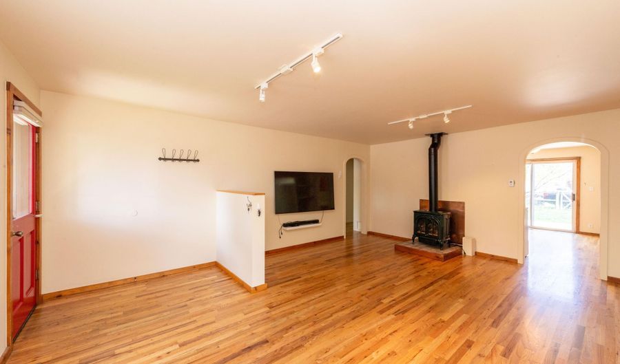 312 N 3RD St, Bellevue, ID 83313 - 3 Beds, 2 Bath