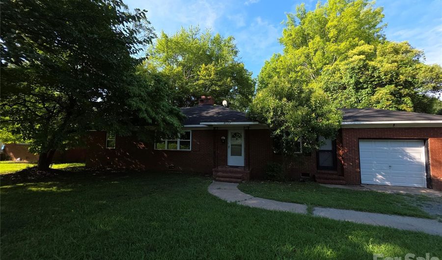4132 Central Ave, Charlotte, NC 28205 - 3 Beds, 1 Bath
