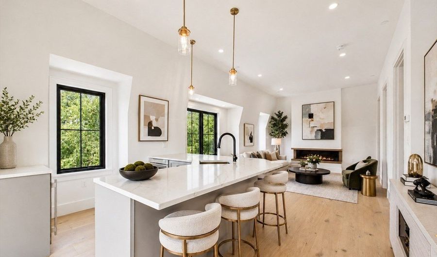 1674 Columbia, Boston, MA 02127 - 5 Beds, 4 Bath