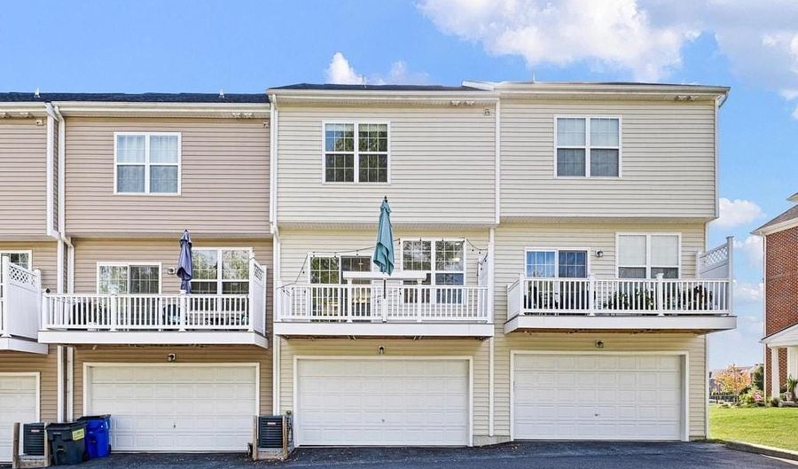 447 LENAPE Way, Claymont, DE 19703 - 3 Beds, 3 Bath