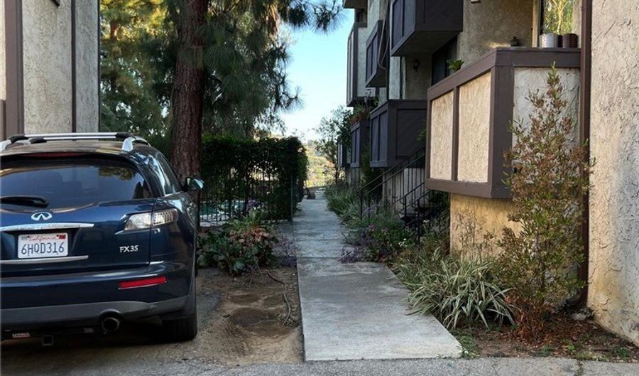 1832 Oak Tree Dr 13, Los Angeles, CA 90041 - 3 Beds, 3 Bath