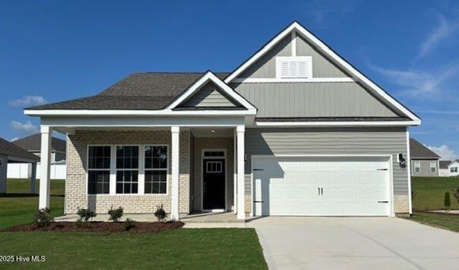 415 Thistle Meadow Ln, Aberdeen, NC 28315 - 4 Beds, 3 Bath