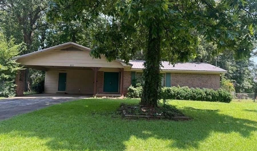 813 HILTON Rd, Anniston, AL 36207 - 3 Beds, 2 Bath